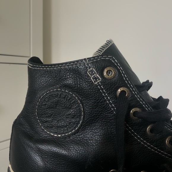 ✨RARE 2000 VINTAGE LEATHER CONVERSE! - Picture 2 of 8